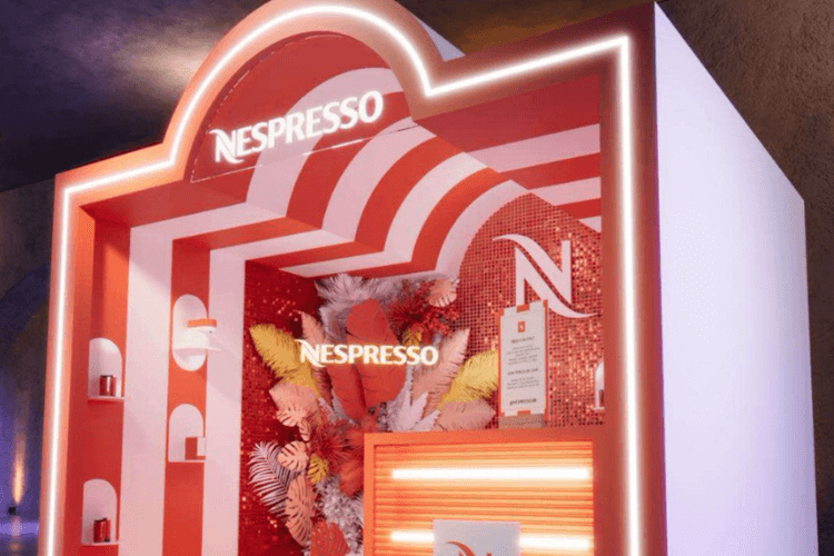 Nespresso marca presença nos principais camarotes da avenida, levando drinks exclusivos e reforçando a campanha "Unforgettable Mediterranean Summer"