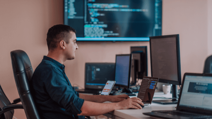 Estudo destaca a importância da personalização orientada por IA para aprimorar a produtividade e a satisfação dos colaboradores nos ambientes digitais de trabalho