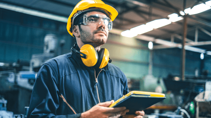 Atrasos e falta de mão de obra afetam paradas industriais