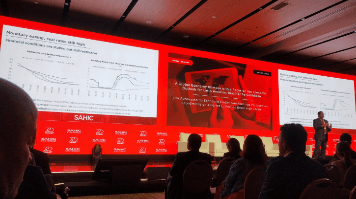 Oswaldo-CAF América Latina e Caribe emergem como polos de investimento em turismo e hotelaria, mesmo diante de incertezas globais