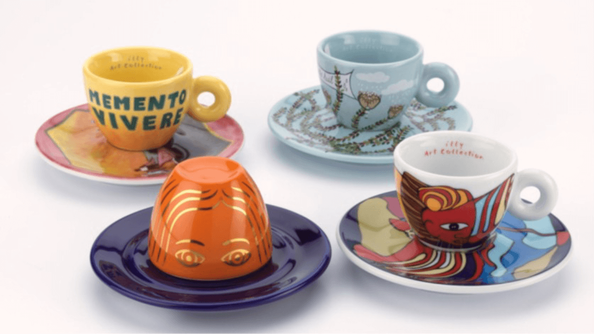 Xicaras-da-illy-Art-Collection-2026-criadas-por-Alice-Maher-Werewere-Liking-Thania-Petersen-e-Mohammed-Z.-Rahman-apresentadas-pela-illycaffe-na-Biennale-Arte-2026 IDENTIDADES DE SUCESSO