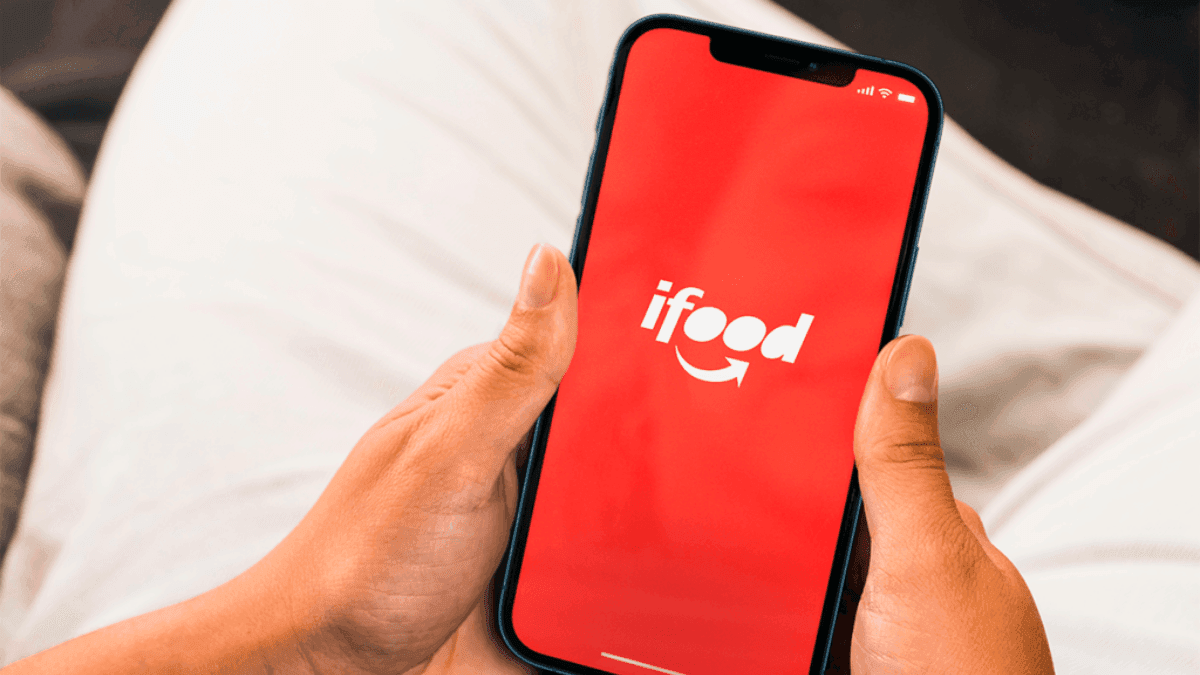 Caso envolvendo o iFood reacende debate sobre vazamento de dados, engenharia social e proteção de informações pessoais em ambiente digital.