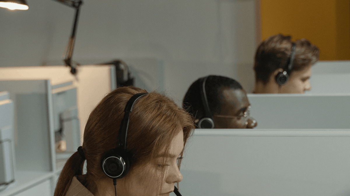 Telemarketing com atendimento ao cliente utilizando inteligência artificial e tecnologia de voz
