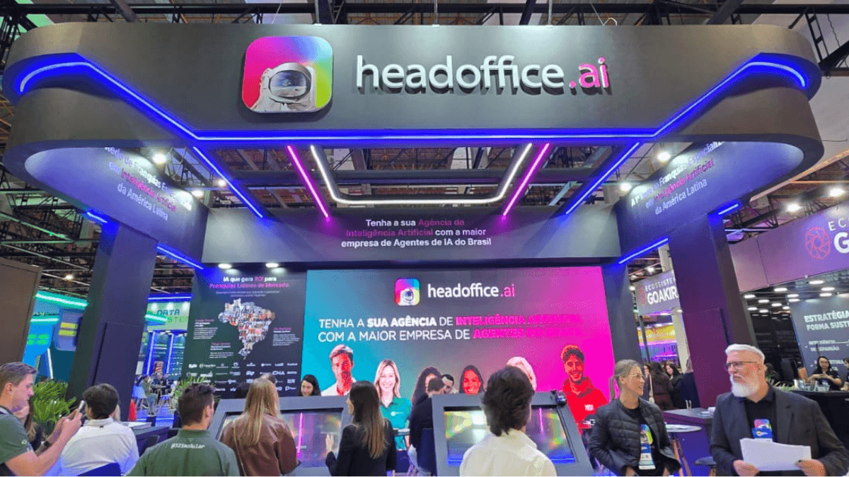 Stand da HeadOffice em evento de tecnologia e franquias.