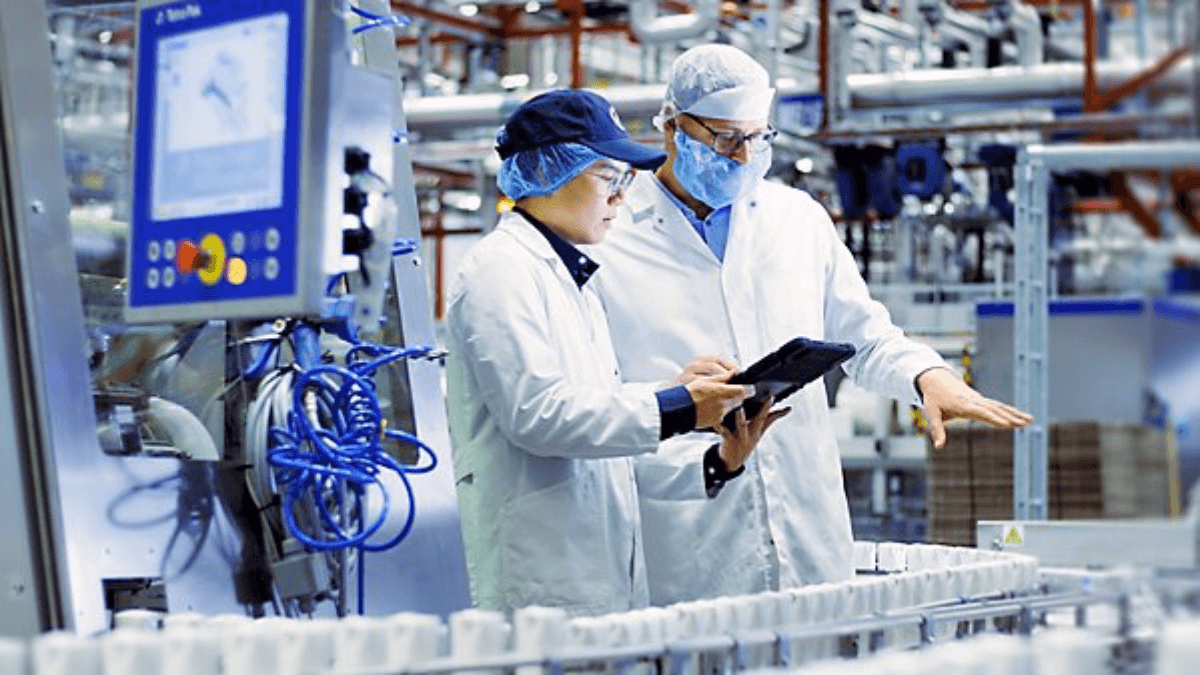 Operação da Tetra Pak em ambiente industrial