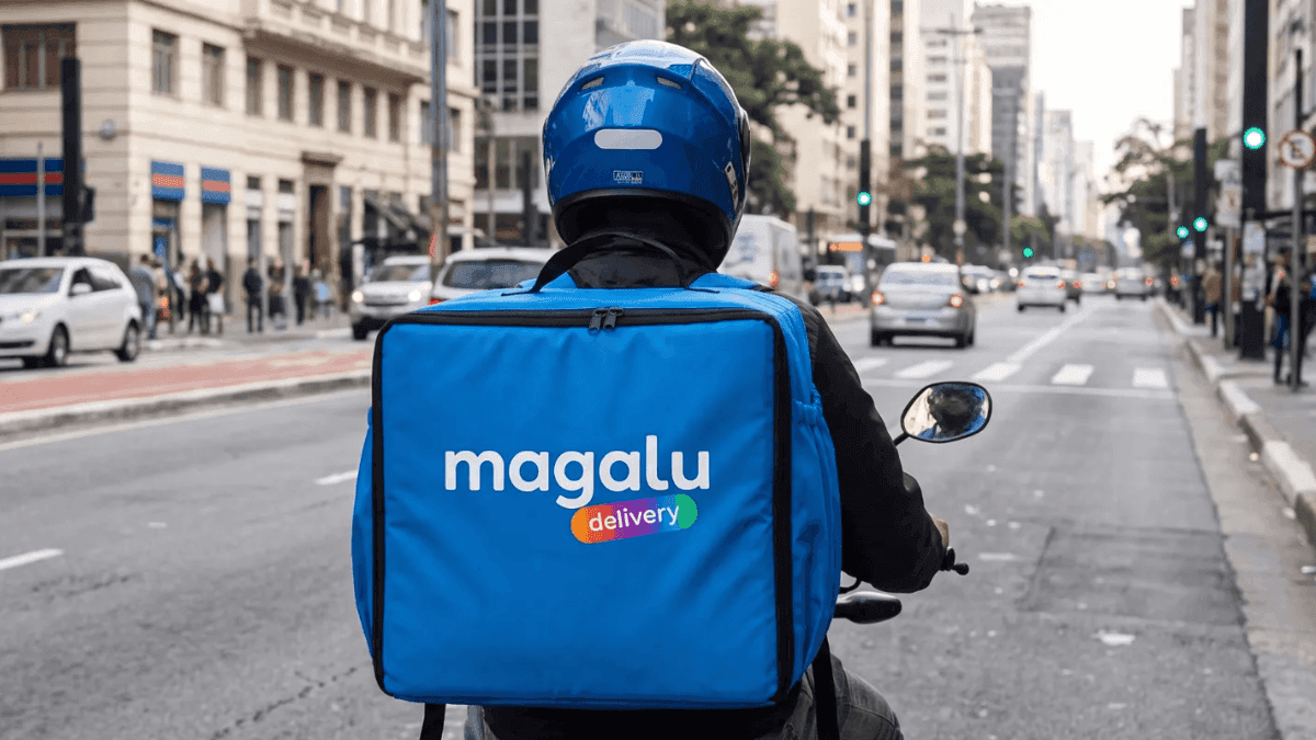 Entregador com bag para serviço de delivery