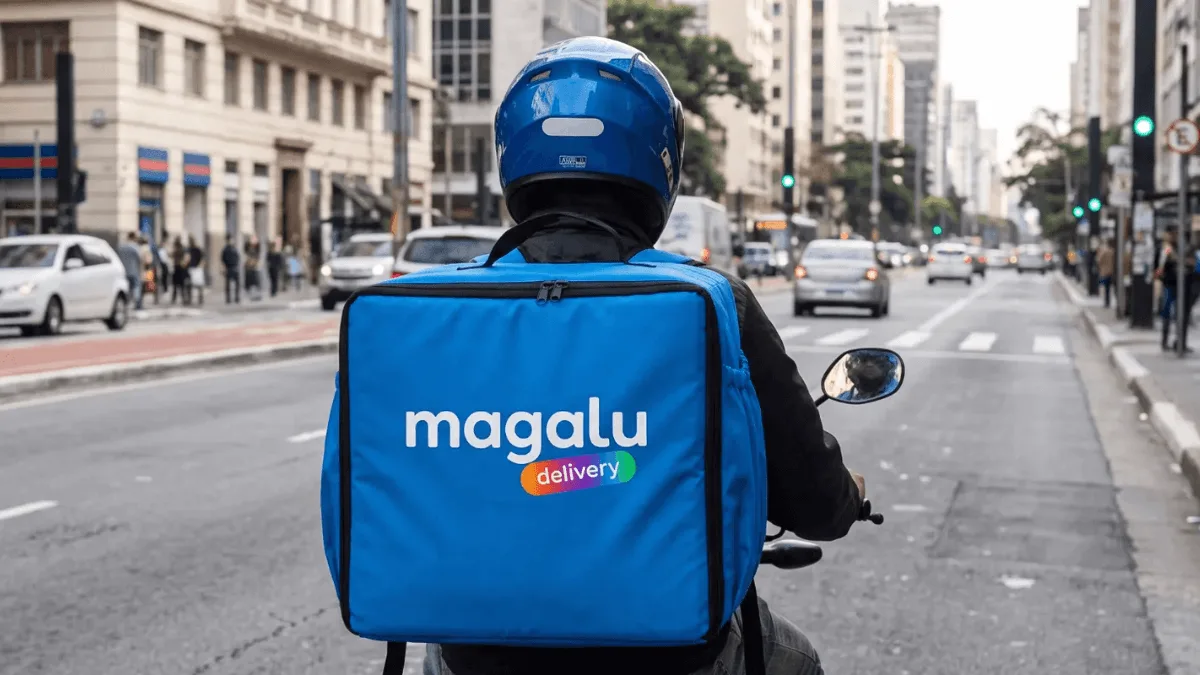 Entregador com bag para serviço de delivery