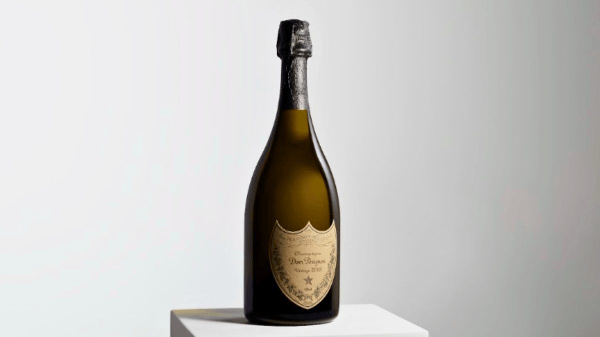 Garrafa do champagne Dom Pérignon Vintage 2018 em foto de divulgação da Maison para o lançamento no Brasil.
