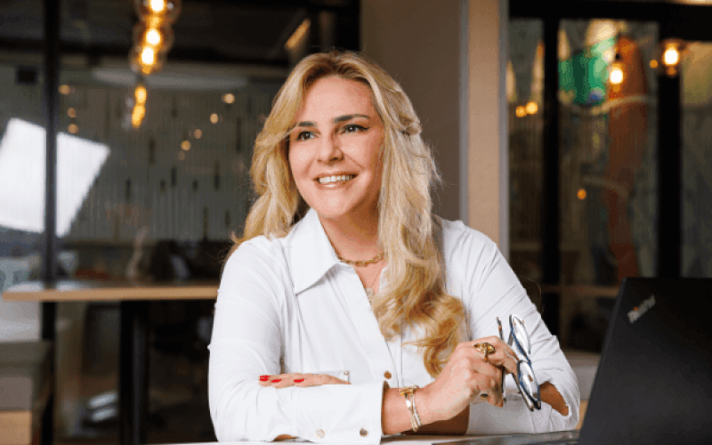 simone-marques-ceo-vr-1-qwaljyoczwzcmckh7s3u0qm285fmo14ifrfccnn43s Home V3